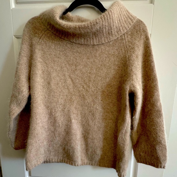 Gorgeous Vintage lambs wool and angora sweater - Picture 1 of 3